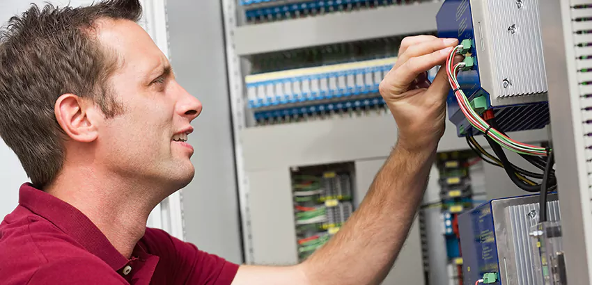 Offshore and Petroleum Facility Electrician in La Vergne